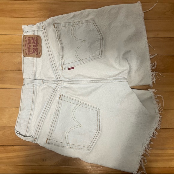 Levi’s 501 Jean shorts - Picture 2 of 4